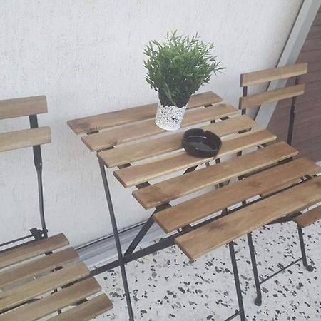 Apartment In The Heart Of The City 5 라리사 외부 사진