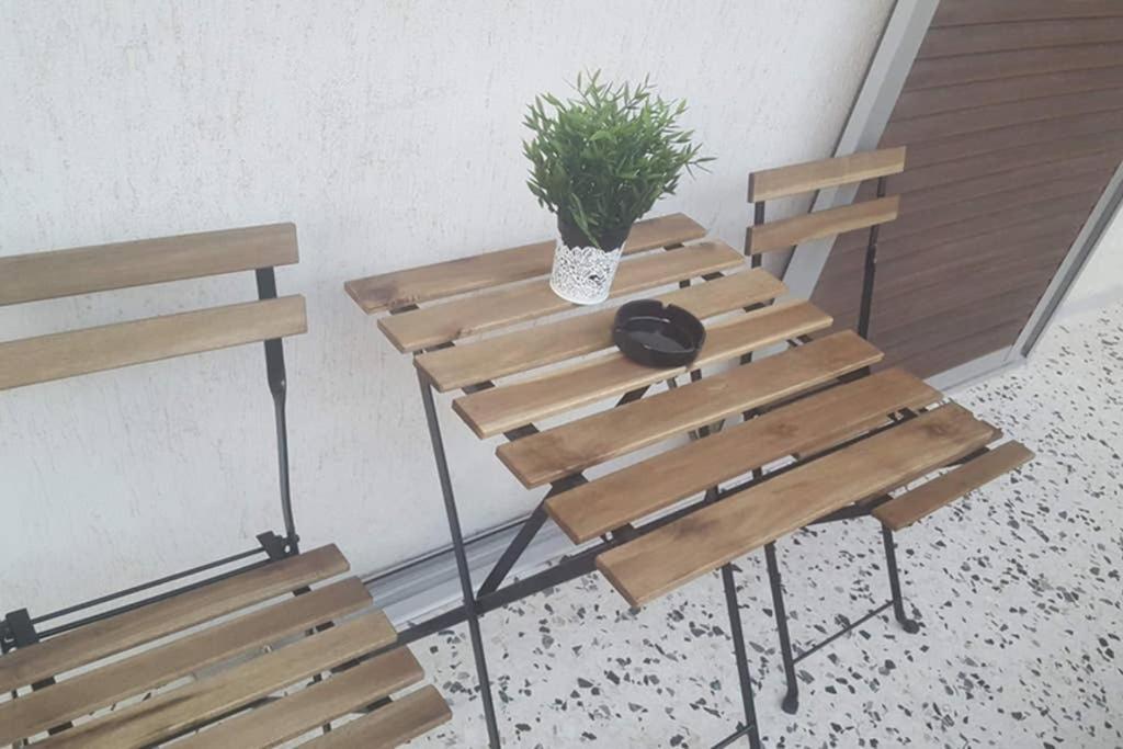 Apartment In The Heart Of The City 5 라리사 외부 사진