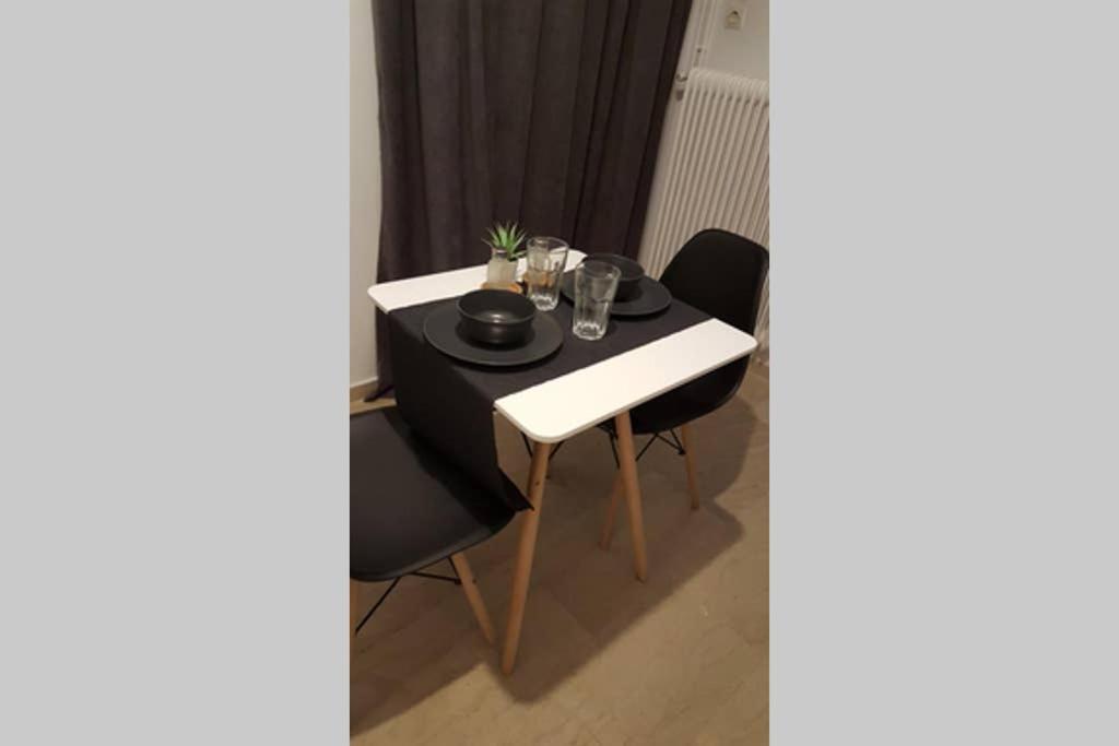 Apartment In The Heart Of The City 5 라리사 외부 사진