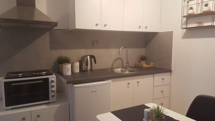 Apartment In The Heart Of The City 5 라리사 외부 사진